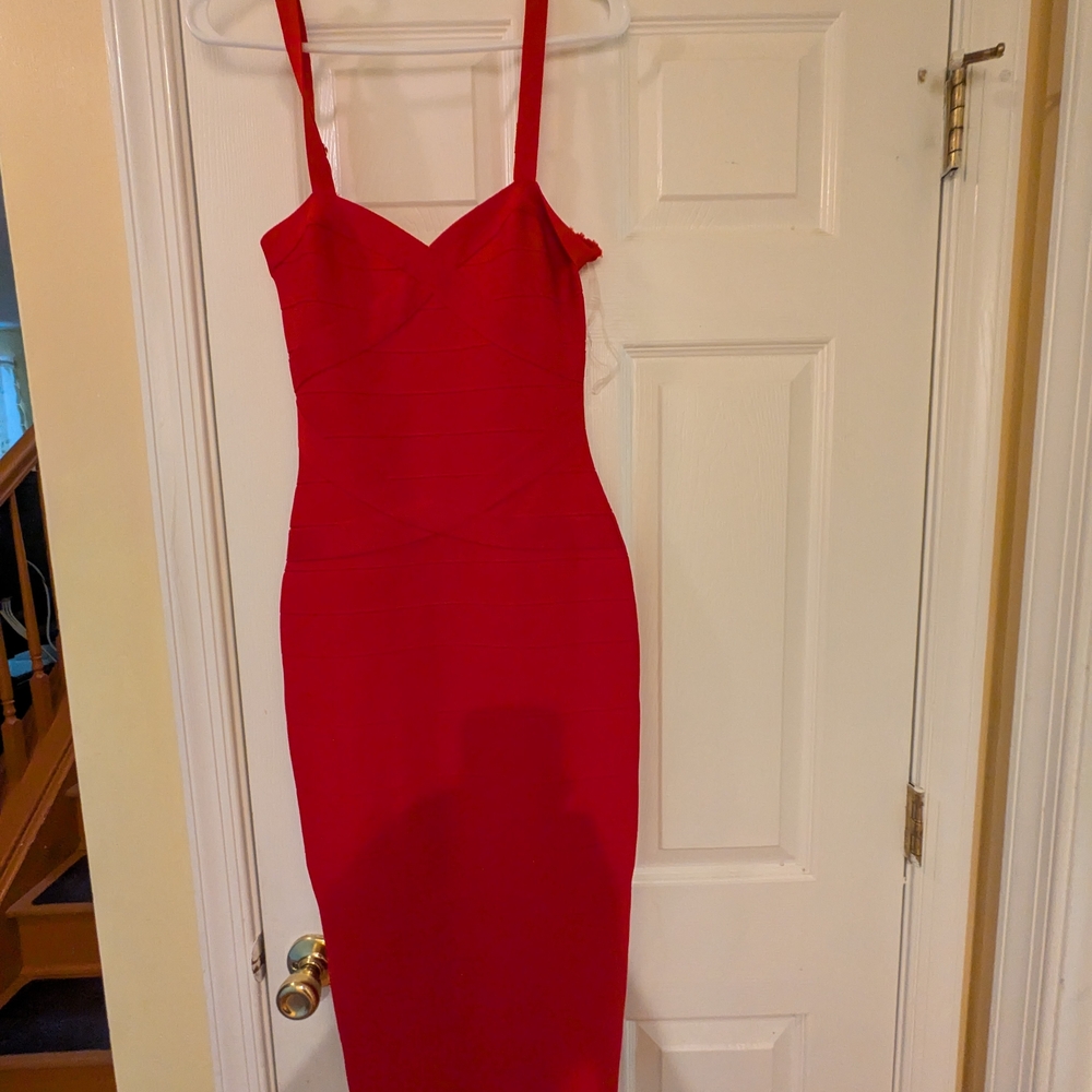 Red Sleeveless Dress - Picture 6 of 7